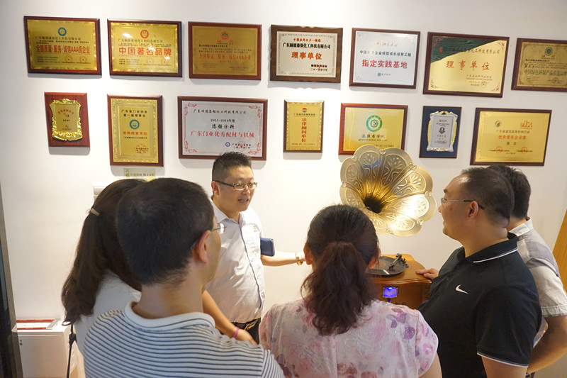 免费观看91看片化工展廳榮譽牆
