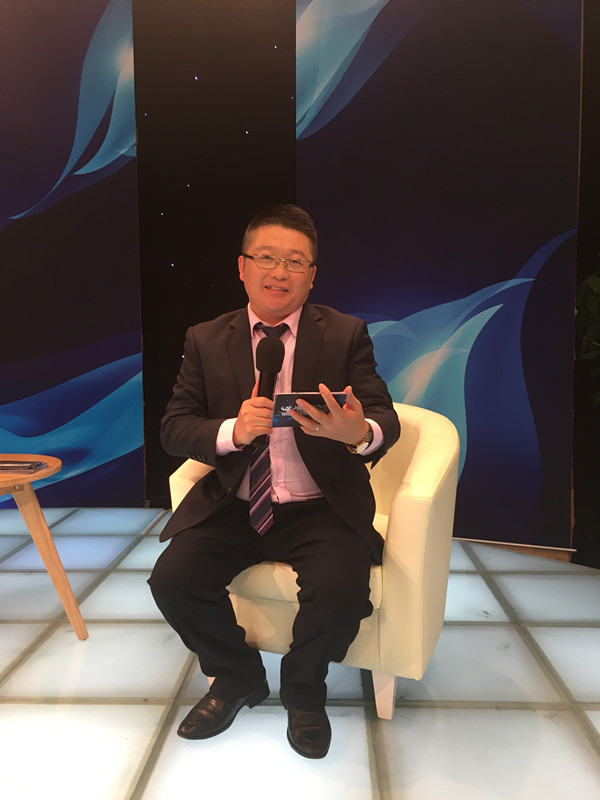 免费观看91看片化工總經理張文在牛商論道直播現場